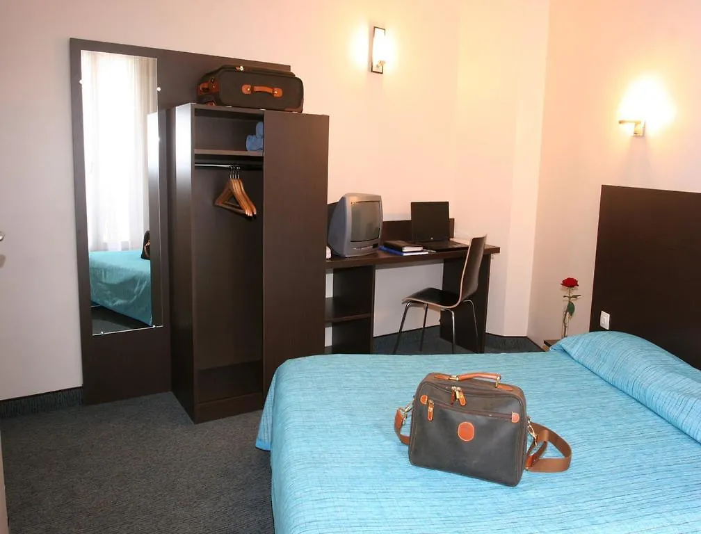 Hotel Amarys Simart Paris 0*,  França
